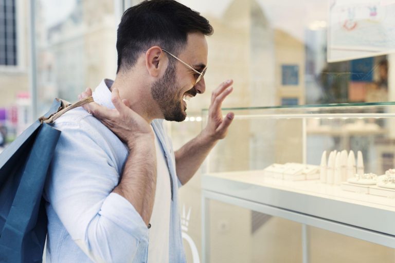 Clever Ways To Find Your Partner’s Ring Size … Without Asking Them